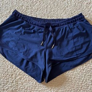 Lululemon Hotty Hot Short 2.5
